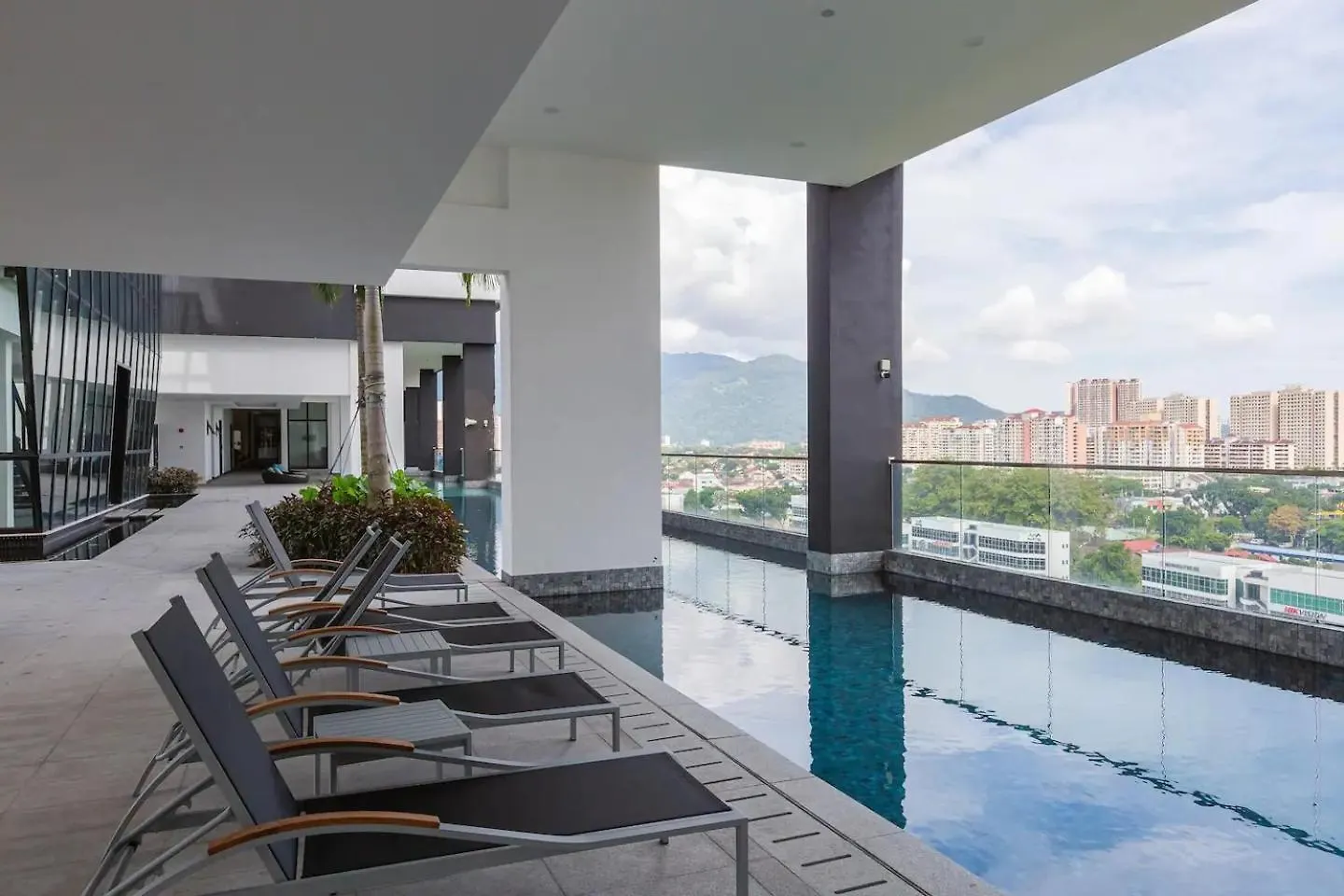 Tatami With Homecinema, 9Pax, Urban Suites By Pg Home George Town