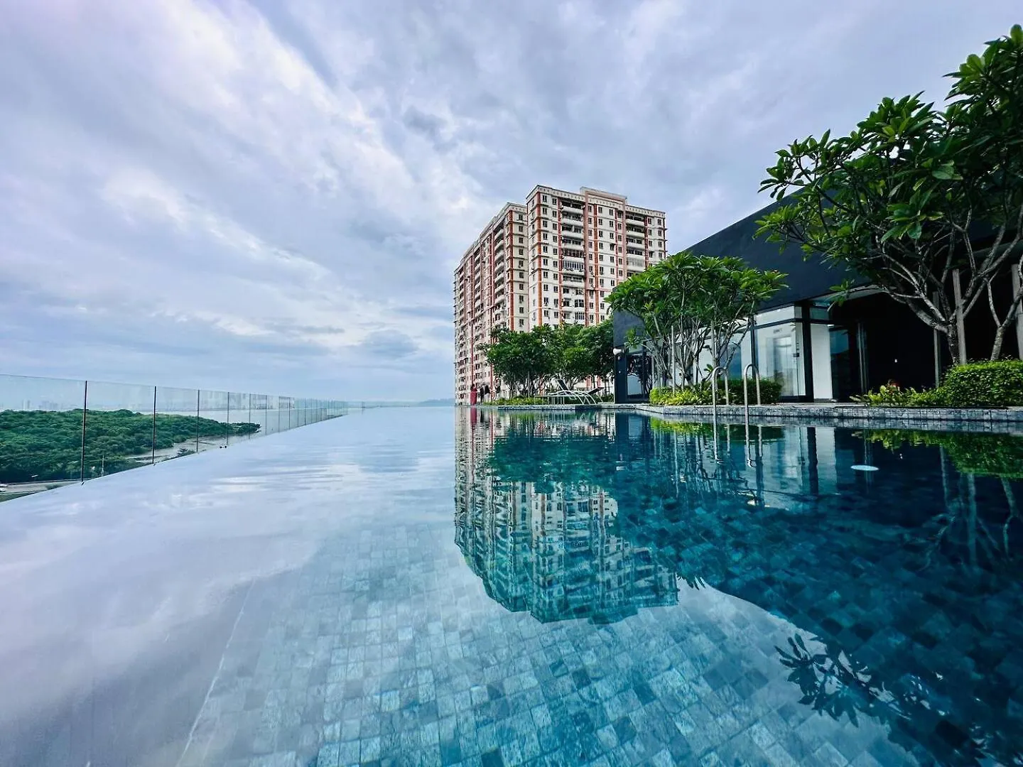Tatami With Homecinema, 9Pax, Urban Suites By Pg Home George Town 0*,  Maleisië