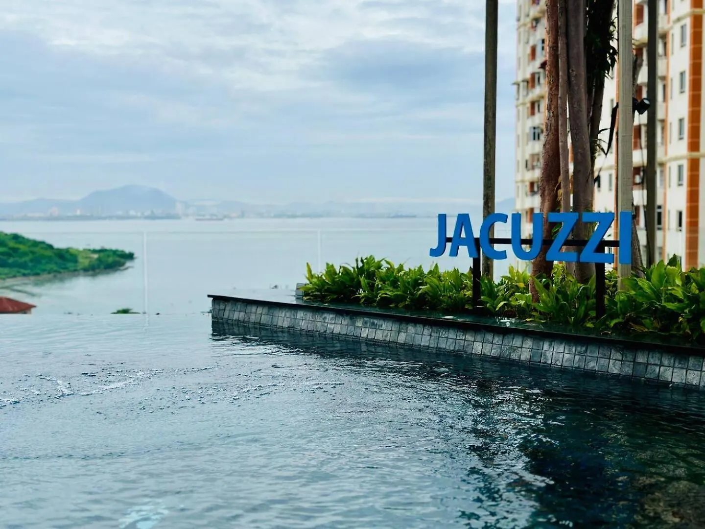 Tatami With Homecinema, 9Pax, Urban Suites By Pg Home George Town 0*,  Maleisië